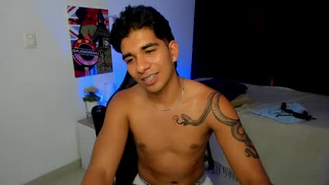 VALENTINO MOURA online show from March 5, 2025, 6:34 pm