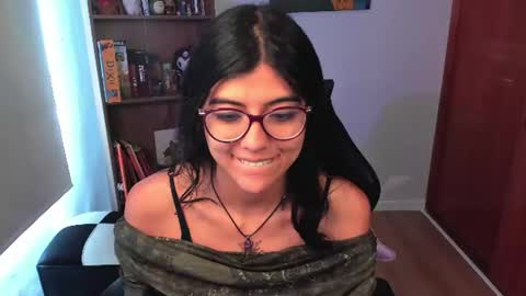 Snapshot of valerie__sky chatting on July 10, 2026, 1:47 pm Val online show from July 10, 2026, 1:47 pm