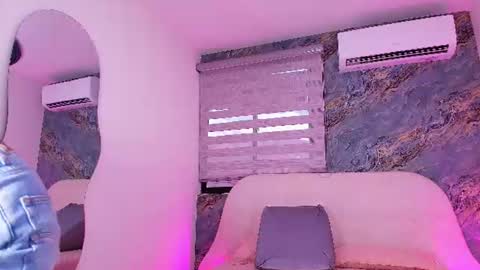Snapshot of valerie_arias chatting on July 25, 2026, 7:22 pm Valerie online show from July 25, 2026, 7:22 pm