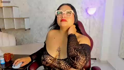Valeria GomezGMT-5 2200-0600 online show from June 24, 2026, 3:49 am