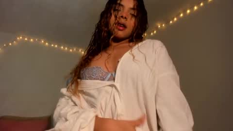 Snapshot of valientegirl_ chatting on May 2, 2026, 1:10 am VALIENTE online show from May 2, 2026, 1:10 am