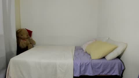 Snapshot of valientegirl_ chatting on June 17, 2026, 3:53 am VALIENTE online show from June 17, 2026, 3:53 am
