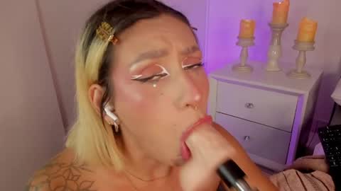 valka_doll online show from May 19, 2026, 8:04 pm
