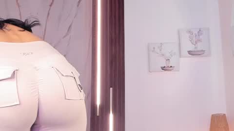 Vallolet Peach  online show from July 16, 2026, 12:11 pm