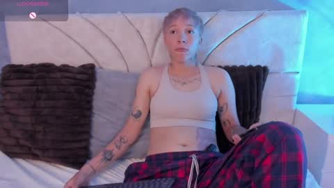 vane_grey online show from June 25, 2026, 7:40 pm