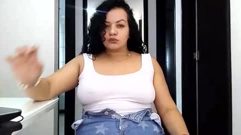 Snapshot of vanesam chatting on May 3, 2026, 4:24 pm vanessa and samantha online show from May 3, 2026, 4:24 pm