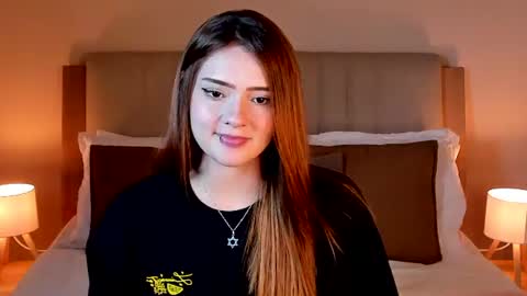 vanessa_foxyy online show from June 16, 2026, 7:38 pm