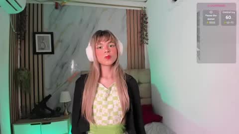 vanessa_jenner online show from June 12, 2026, 9:14 pm