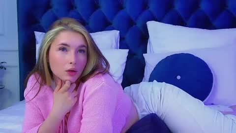 Vanessa online show from April 28, 2026, 6:18 am