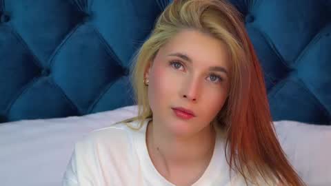 Vanessa online show from April 29, 2026, 9:13 am