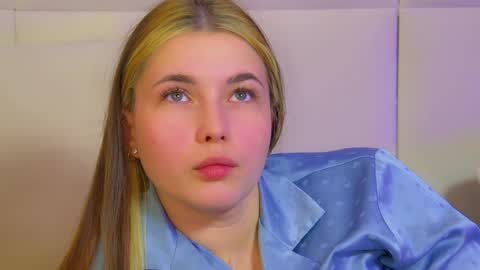 Vanessa online show from May 5, 2026, 6:32 am