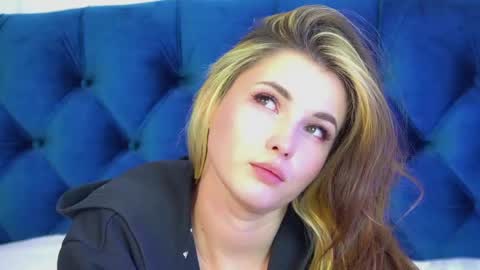 Vanessa online show from June 3, 2026, 5:51 pm