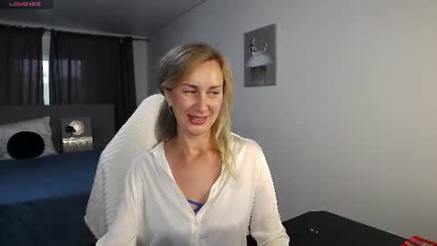 Vanessa  online show from July 5, 2026, 1:40 pm