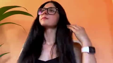 Snapshot of vanessashinex chatting on July 1, 2026, 2:18 pm VanessaShineX online show from July 1, 2026, 2:18 pm