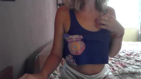 Snapshot of vanillachika205 chatting on July 22, 2026, 1:25 pm vanillachika205 online show from July 22, 2026, 1:25 pm