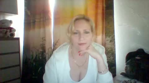 Snapshot of velka_raspberry chatting on May 22, 2026, 8:21 am velka_raspberry online show from May 22, 2026, 8:21 am