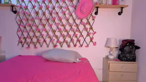 venus_velvett online show from June 1, 2026, 3:25 pm