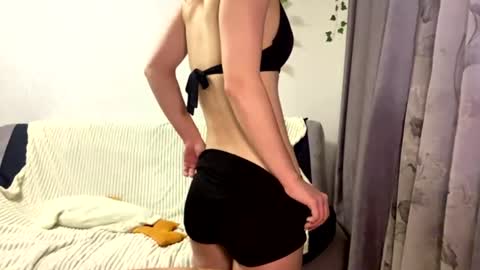 Lina online show from August 3, 2026, 9:51 pm