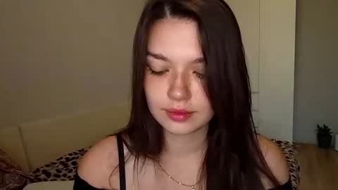 Lina online show from June 25, 2026, 5:12 am