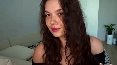 Lina online show from July 16, 2026, 5:13 am