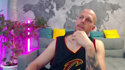 vikingchrisss online show from July 17, 2026, 10:44 am