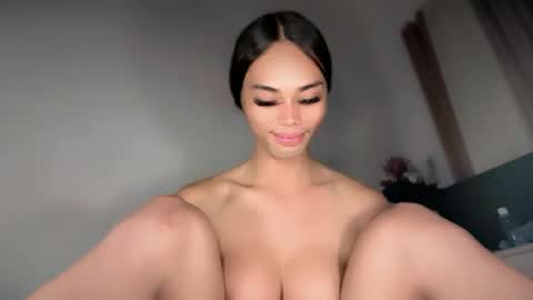 vikkylustfull online show from June 18, 2026, 5:51 am