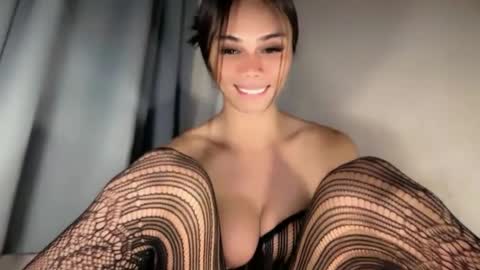 vikkylustfull online show from June 22, 2026, 3:25 am