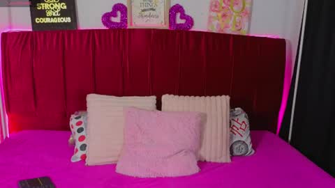 viloet_sweet online show from June 26, 2026, 2:05 am