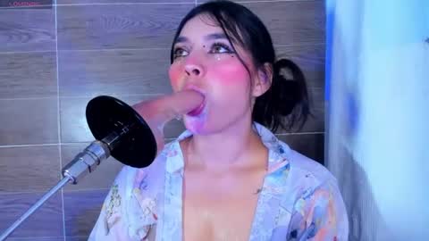 Violet Fiore online show from July 16, 2026, 9:21 pm