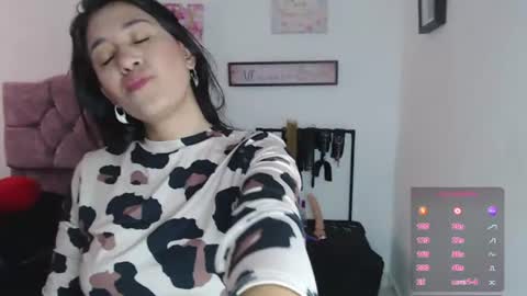 violeta_scott_ online show from August 4, 2026, 4:20 pm
