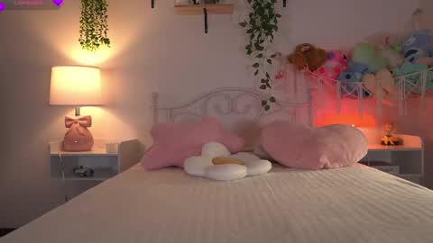 violeth___ online show from May 12, 2026, 11:40 am