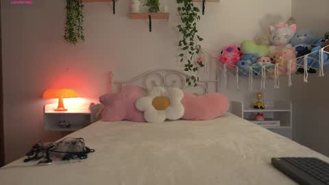 violeth___ online show from July 22, 2026, 11:02 am