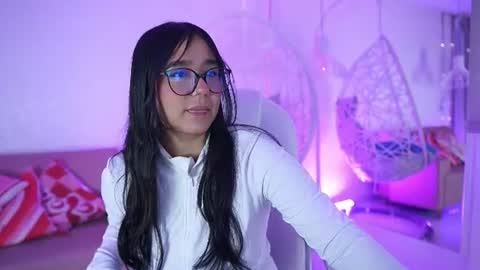 violetjonesx online show from June 24, 2026, 11:31 am