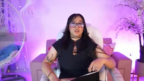 violetjonesx online show from July 18, 2026, 11:36 am