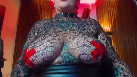 Snapshot of violett_8 chatting on July 22, 2026, 8:33 pm violett_8 online show from July 22, 2026, 8:33 pm