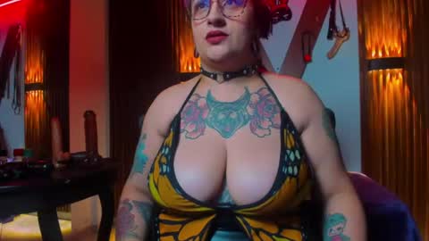 Snapshot of violett_8 chatting on July 24, 2026, 4:10 am violett_8 online show from July 24, 2026, 4:10 am