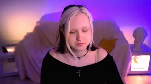 Snapshot of violettwoods chatting on June 18, 2026, 4:13 am Violett online show from June 18, 2026, 4:13 am