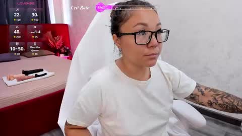 Snapshot of vivien_montclair chatting on June 30, 2026, 11:50 pm Vivien online show from June 30, 2026, 11:50 pm