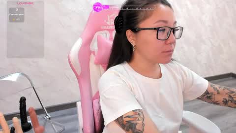 Snapshot of vivien_montclair chatting on July 15, 2026, 10:48 pm Vivien online show from July 15, 2026, 10:48 pm