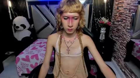 vivienne hadid online show from June 9, 2026, 8:31 pm