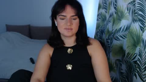 ViviRoses online show from May 1, 2026, 9:03 am