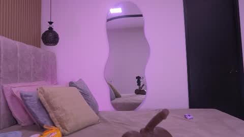 Violeta online show from June 23, 2026, 3:04 am