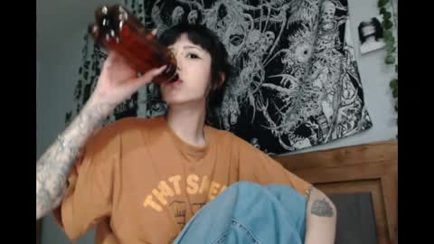 Mina online show from June 1, 2026, 6:42 pm