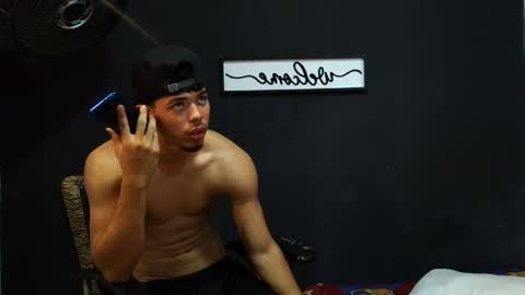 wesley_77 online show from May 20, 2026, 8:04 pm