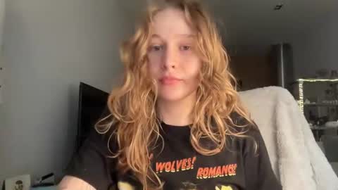 Alisa online show from July 19, 2026, 5:33 am