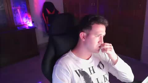 Carlos online show from October 15, 2025, 9:59 pm