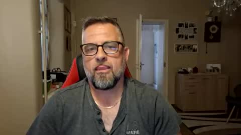 wilhelmus3 online show from May 14, 2026, 2:46 pm