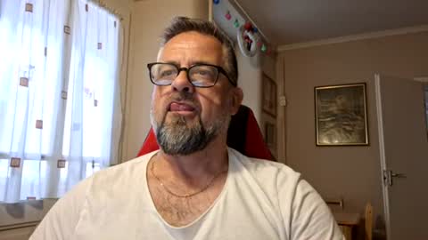 wilhelmus3 online show from July 8, 2026, 1:04 pm