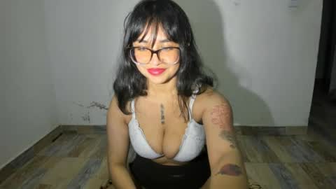 witch_3333 online show from June 17, 2026, 5:21 am