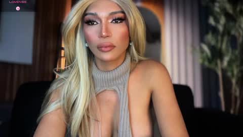 Julia online show from June 18, 2026, 11:31 pm